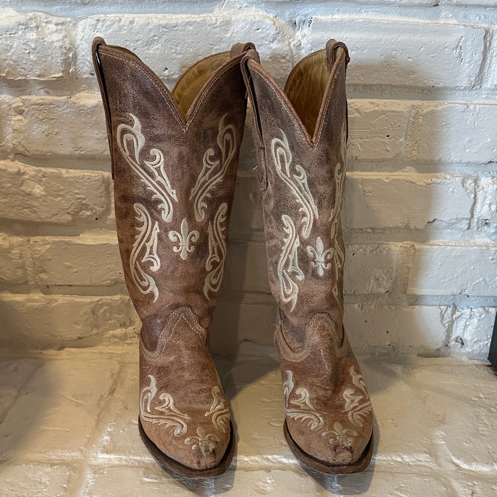 Womens Cowboy Boots with White / Cream Embroidery